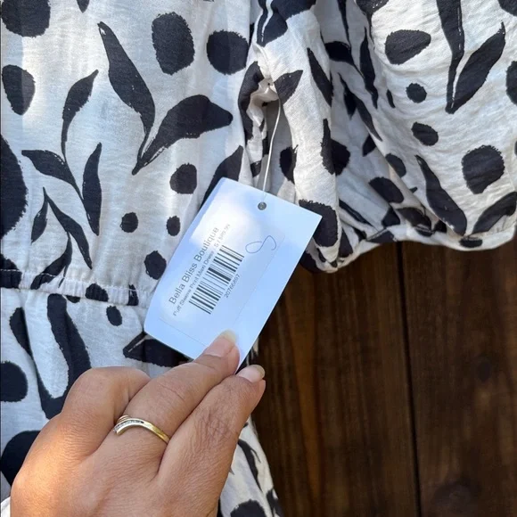 NWT THML Black and White Patterned dress. - Picture 5 of 13